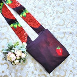 画像1: イチゴのポシェット（ギラ黒）　完成品