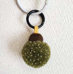 画像1: ポンポンチャーム（グリーン＋ブラウン）・完成品
