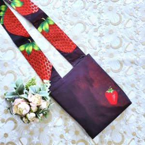 画像: イチゴのポシェット（ギラ黒）　完成品