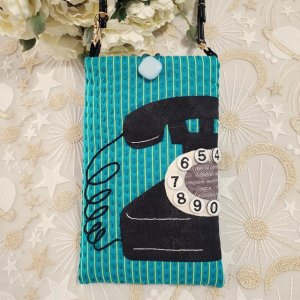 画像: 黒電話のスマホポシェット(ブルー) 完成品