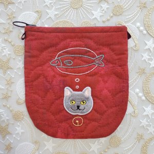 画像: キット見本・ワッペンにゃんこのポーチ（美味しいディナー）