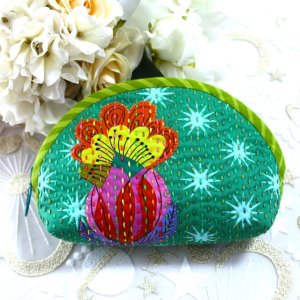 画像: ザグザグステッチのポーチ（グリーン）・完成品