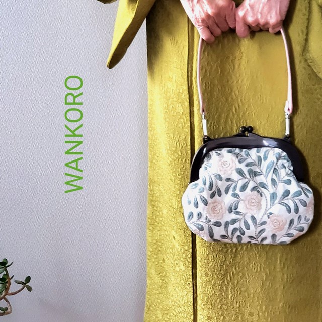 がま口バッグ（ホワイト）・完成品 - 布のおはなし ここほれわんわん