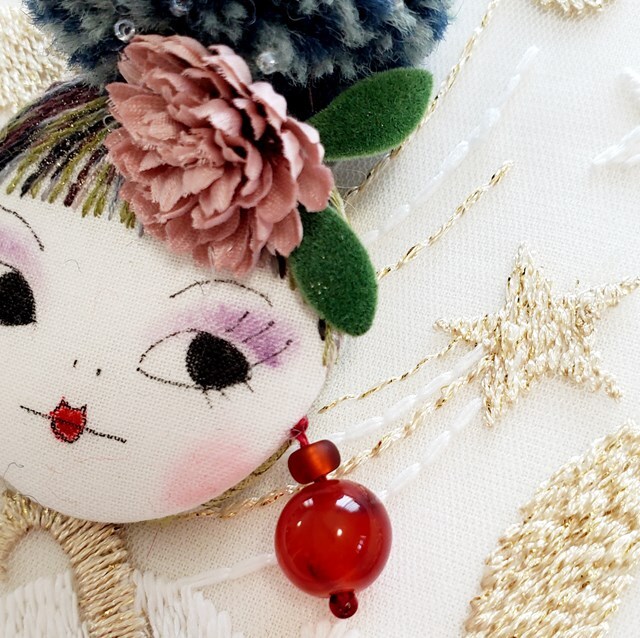 画像: お団子ヘアゆとちゃん(グレーヘア・赤いイアリング)・完成品