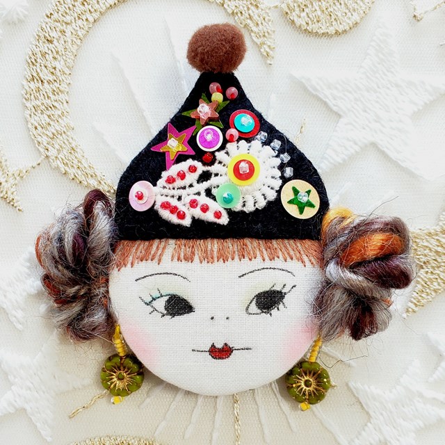 画像1: 帽子っ子ゆとちゃん（黒帽子・グリーンのガラスのイアリング）・完成品