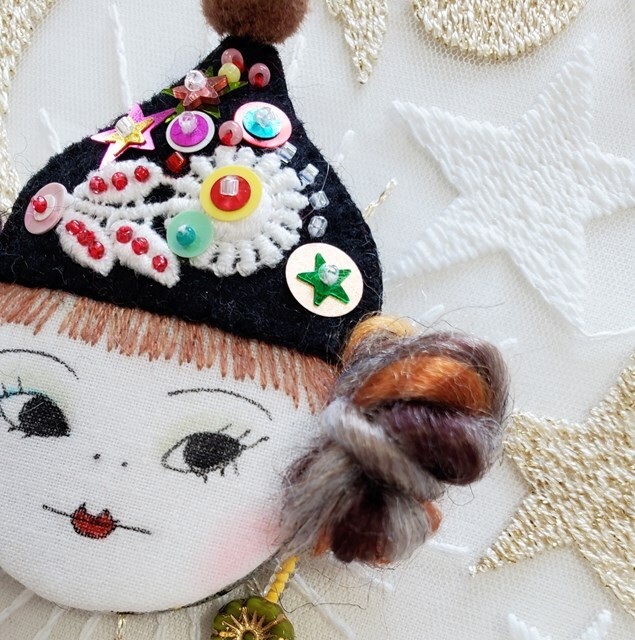 画像: 帽子っ子ゆとちゃん(黒帽子・グリーンのガラスのイアリング)・完成品