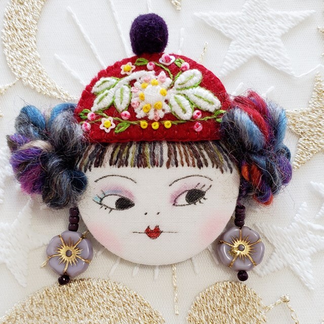 画像1: 帽子っ子ゆとちゃん（赤帽子・パープルのガラスのイアリング）・完成品