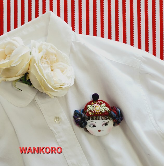 画像: 帽子っ子ゆとちゃん(赤帽子・パープルのガラスのイアリング)・完成品