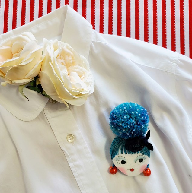 画像: お団子ヘア大人ゆとちゃん(ブルーヘア・赤いガラスのイアリング)・完成品