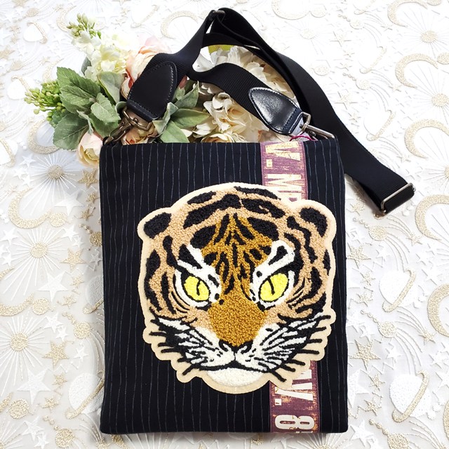 画像1: とらきちのポシェット（黒・ウール）　完成品