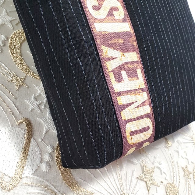 画像: とらきちのポシェット(黒・ウール) 完成品