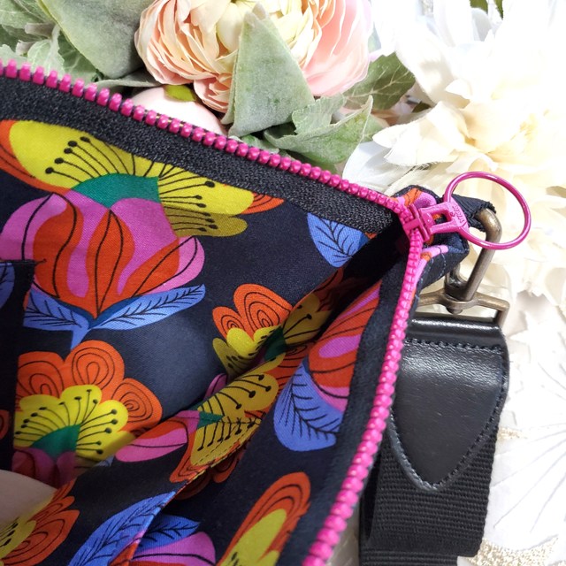 画像: とらきちのポシェット(黒・ウール) 完成品