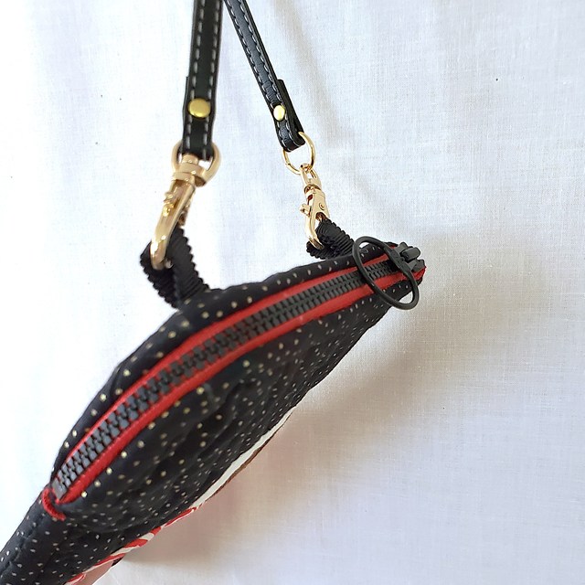 画像: コーヒーカップのポシェット(黒)