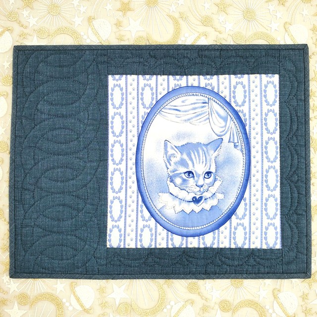 画像: キット見本・ネコのミニタペストリー（濃い色）