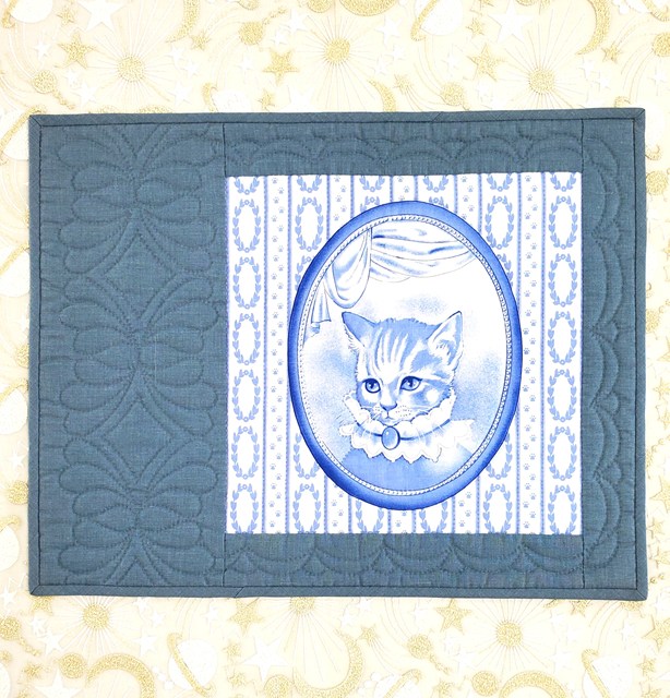 画像: キット見本・ネコのミニタペストリー（淡い色）