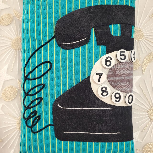 画像: 黒電話のスマホポシェット(ブルー) 完成品