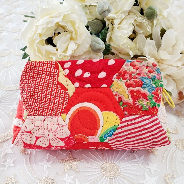 画像: 古布のポーチ(赤)完成品