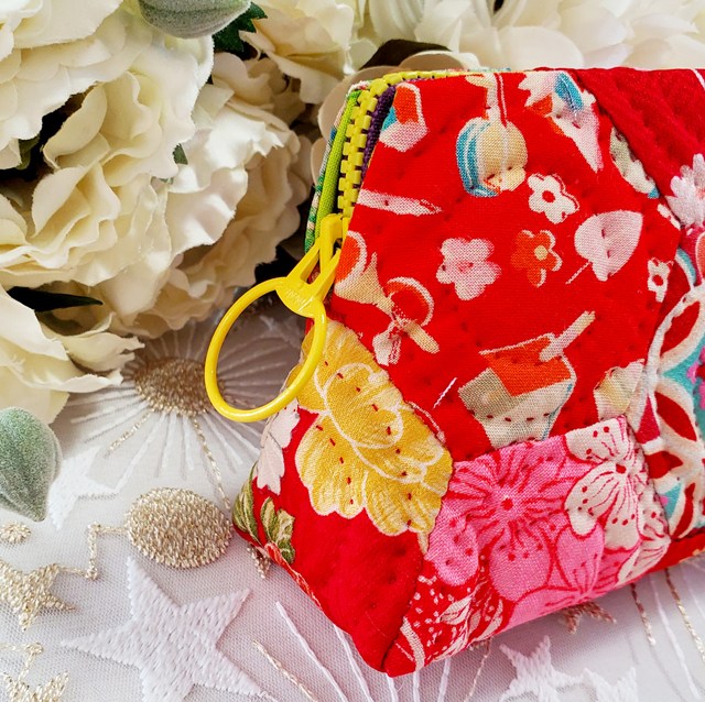 画像: 古布のポーチ(赤)完成品