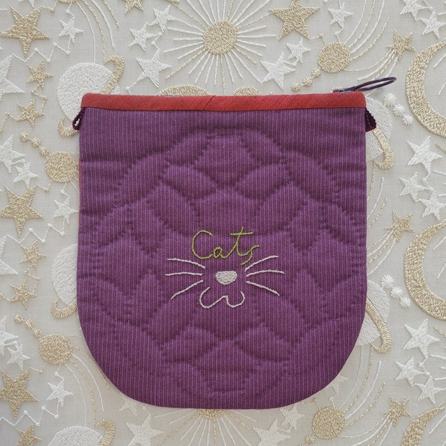 画像: キット見本・ワッペンにゃんこのポーチ（美味しいディナー）