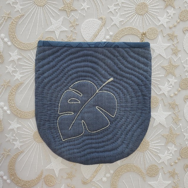 画像: キット見本・モンステラのポーチ（ネイビー）