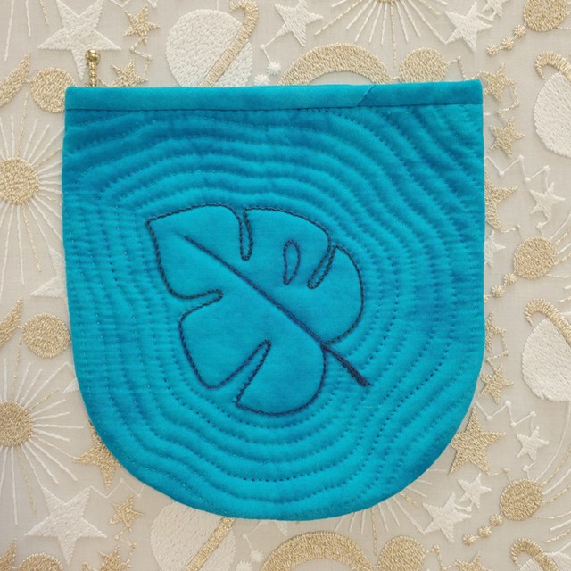 画像: キット見本・モンステラのポーチ（マリンブルー）