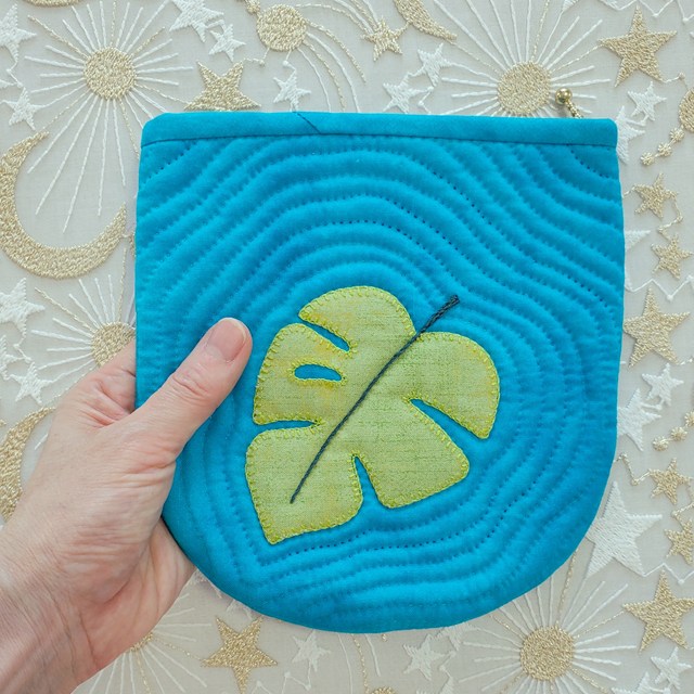 画像: キット見本・モンステラのポーチ（マリンブルー）