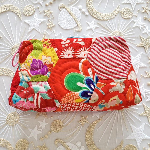 画像: 古布のポーチ(赤)完成品