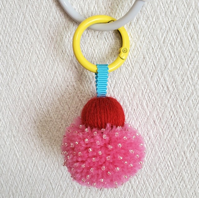 画像1: ポンポンチャーム（ピンク＋レッド）・完成品