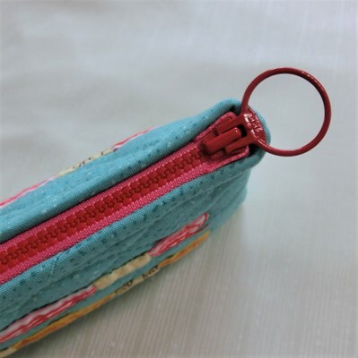 画像: 刺繍糸のポーチ（ブルー）