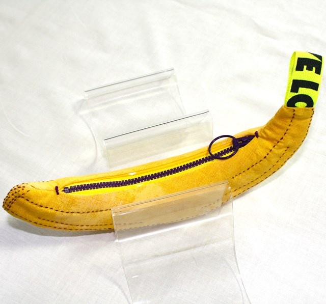 画像: バナナのポーチ
