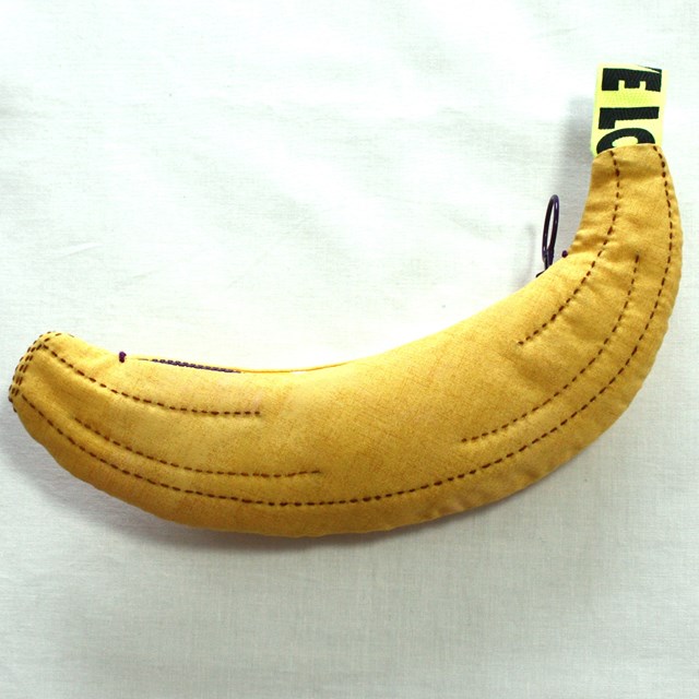 画像1: バナナのポーチ